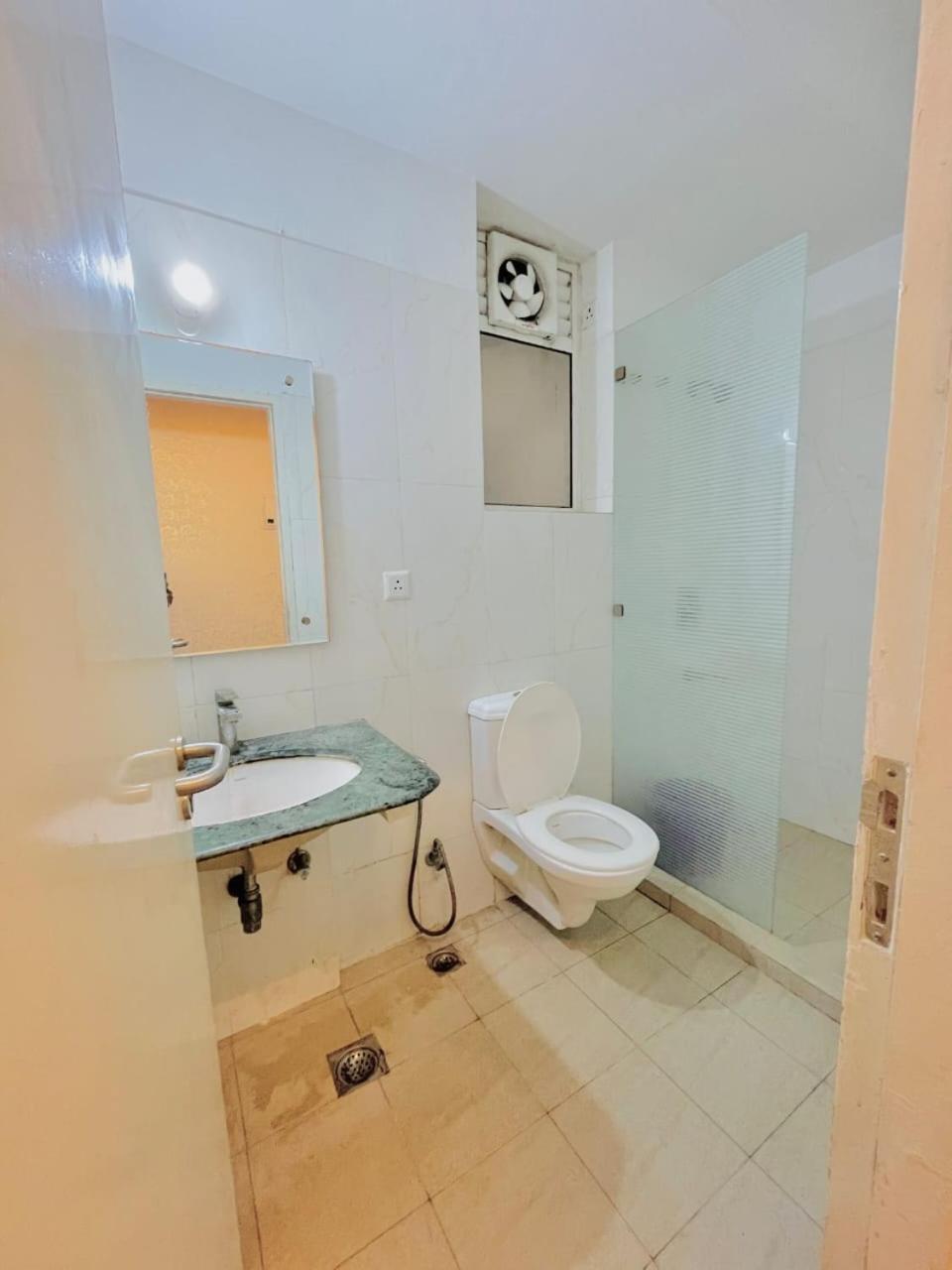 Dolphin Inn & Suites Manhattan 勒克瑙 外观 照片