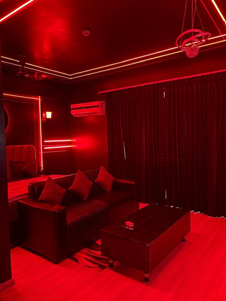 Dolphin Inn & Suites Manhattan 勒克瑙 外观 照片