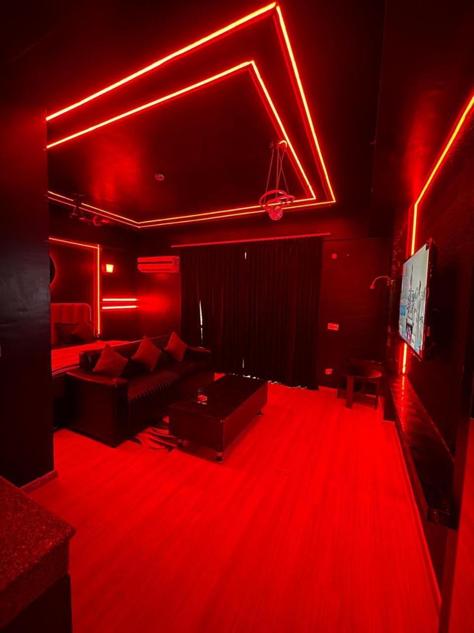 Dolphin Inn & Suites Manhattan 勒克瑙 外观 照片