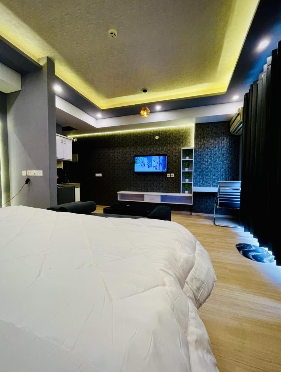 Dolphin Inn & Suites Manhattan 勒克瑙 外观 照片