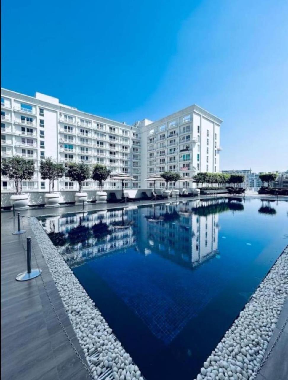Dolphin Inn & Suites Manhattan 勒克瑙 外观 照片