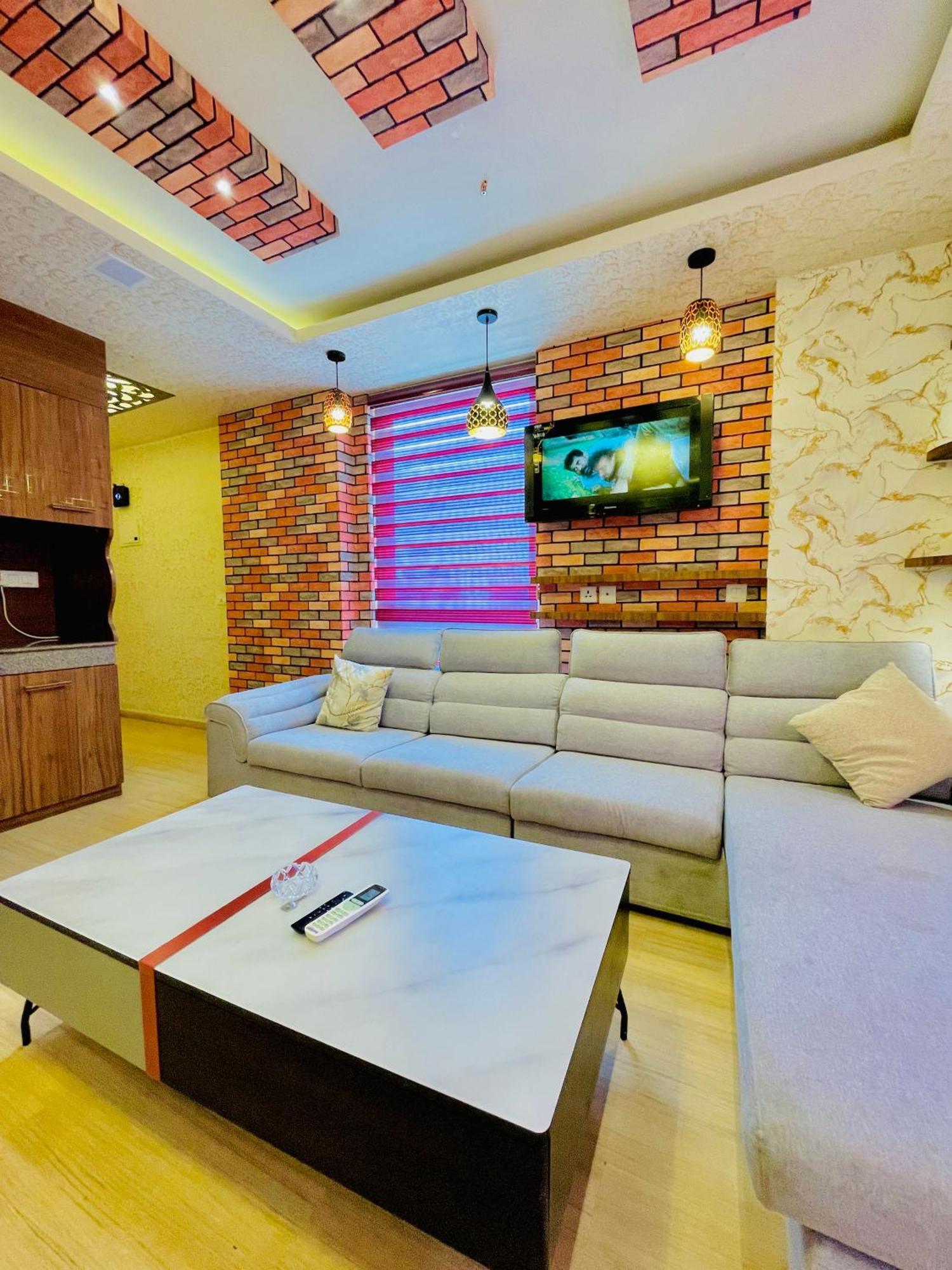 Dolphin Inn & Suites Manhattan 勒克瑙 外观 照片